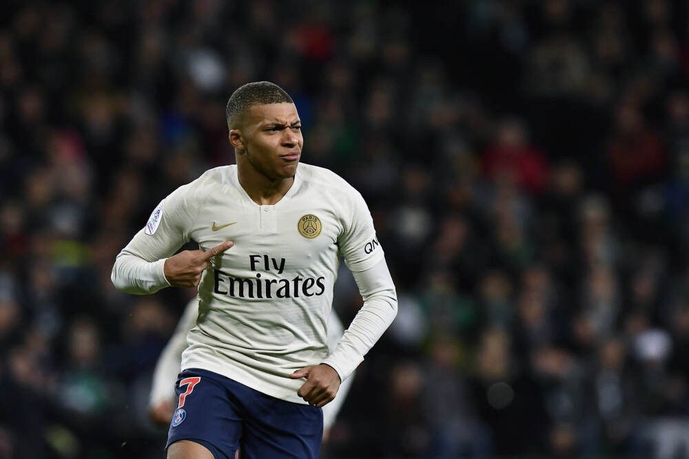 邓恩熙穿挂脖上衣, 单麻花辫造型太绝了